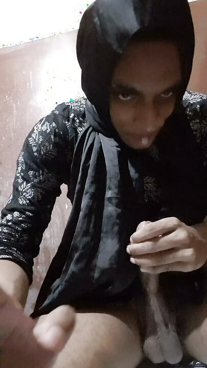 Desi hijabi shemale drink her cum piss and handjob