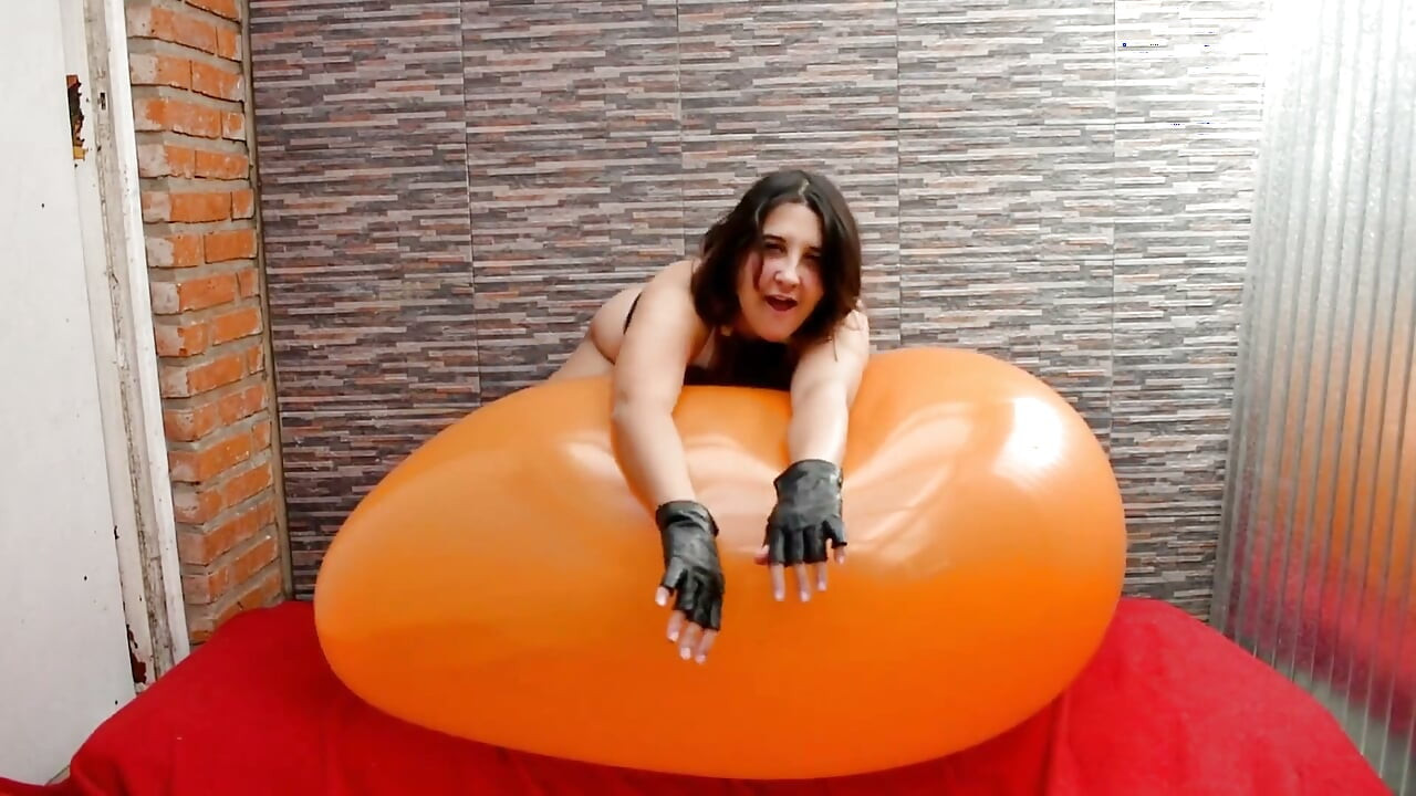 Videl ve Great Saiyaman Büyük 36 İnç Balon Üzerinde Sikişiyor - Bunny Looner