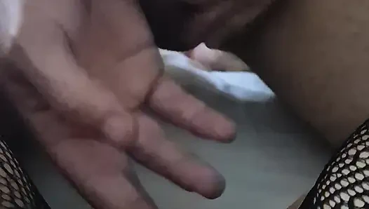 Abang tiriku lagi asik masturbasi bareng-bareng