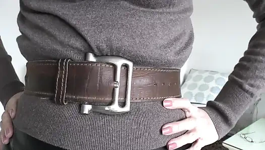 Gürtelarmung im Wohnzimmer, Teil 2, lady Victoria Valente