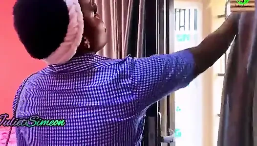 Mein geiler freund kam, um mir bei meinem Einsatz zu helfen, und ich gab ihm einen guten sex, damit er sich gut fühlt