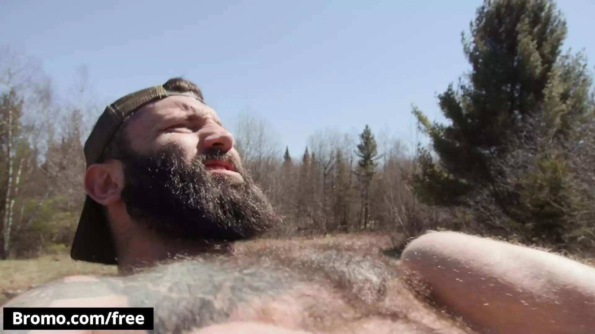 Markogen Kage får en boner när han ser Olivier Robert gå med röpan ut för alla att se - BROMO