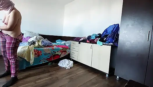 Sexy Brünette, Die Nackte Hausarbeiten Macht.