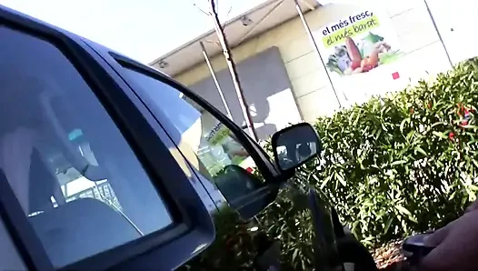 Blonde milf isst einen großen schwanz, bevor er in den arsch gefickt wird