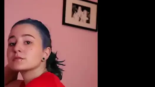 Bugün spordu, eve geldiğimde biraz basit bir video iyi hissettiriyor! Öte yandan taytlarım biraz çirkin