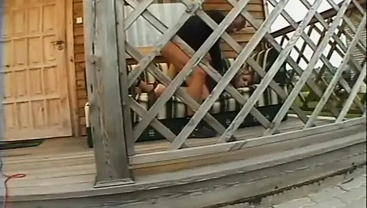 Junge blondine mit schönen titten gefickt und von monsterschwanz ins gesicht gespritzt