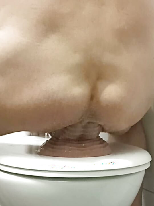 Estré mi agujero con un consolador de 11 cm de espesor