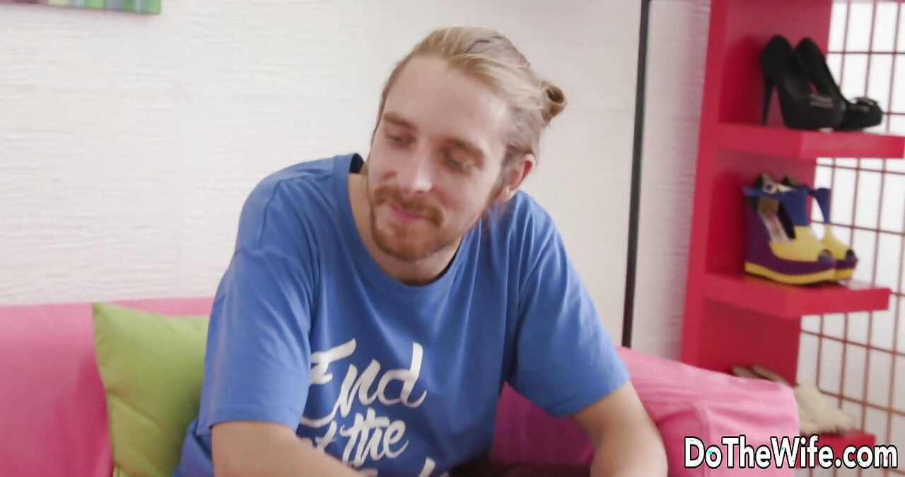 Thick Blonde Wife Bambi Bella Receives a BBC Creampie