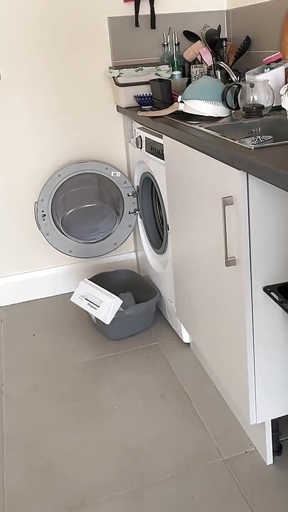 أطباق مقابل امتلاء المثانة فقدت السيطرة وتبول في البنطال