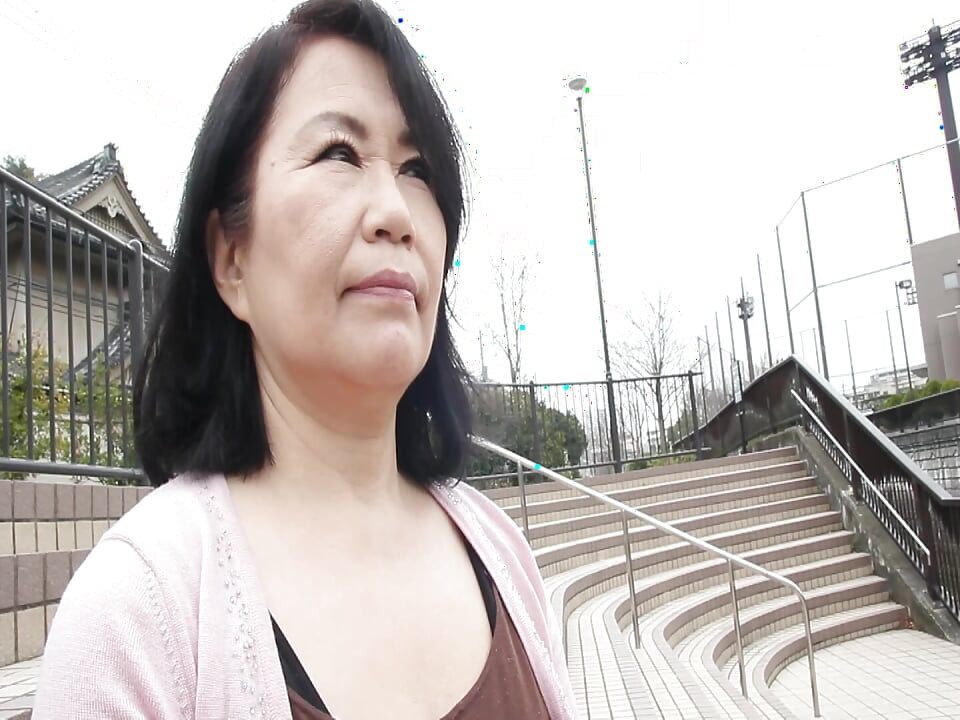 A129G03 Chubby lady wants to have sex and appears in AV!? At this age, sex is essential for staying young!? Shaking her big breasts for intense sex!