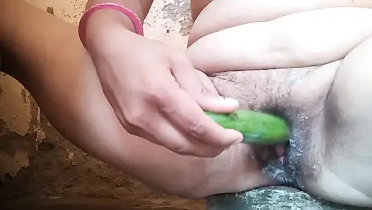 Squirting desi sexy beauty fingering with cucumber squirting