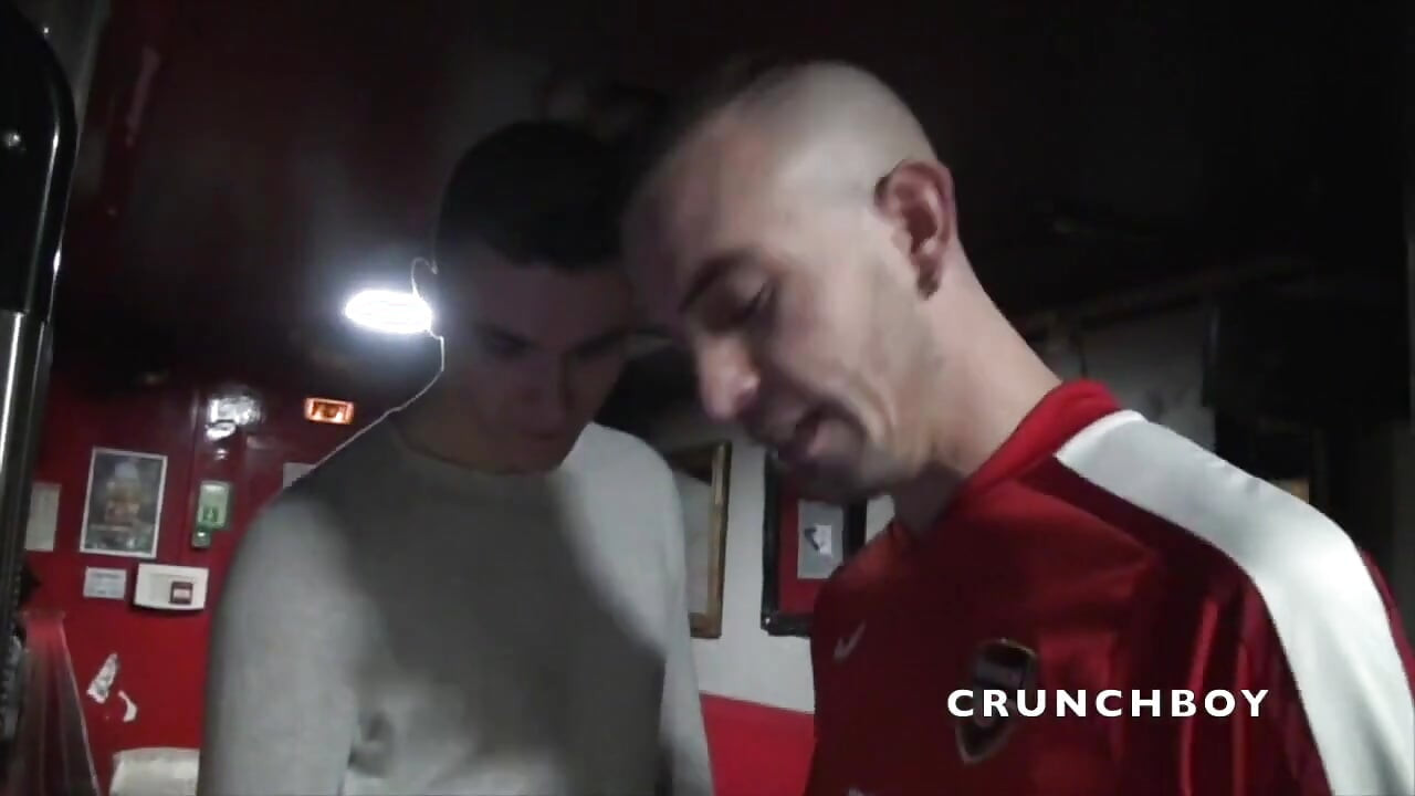 Σεξουαλική ταπείνωση με Γάλλο στρέιτ και τον Τιμ Κόσλα