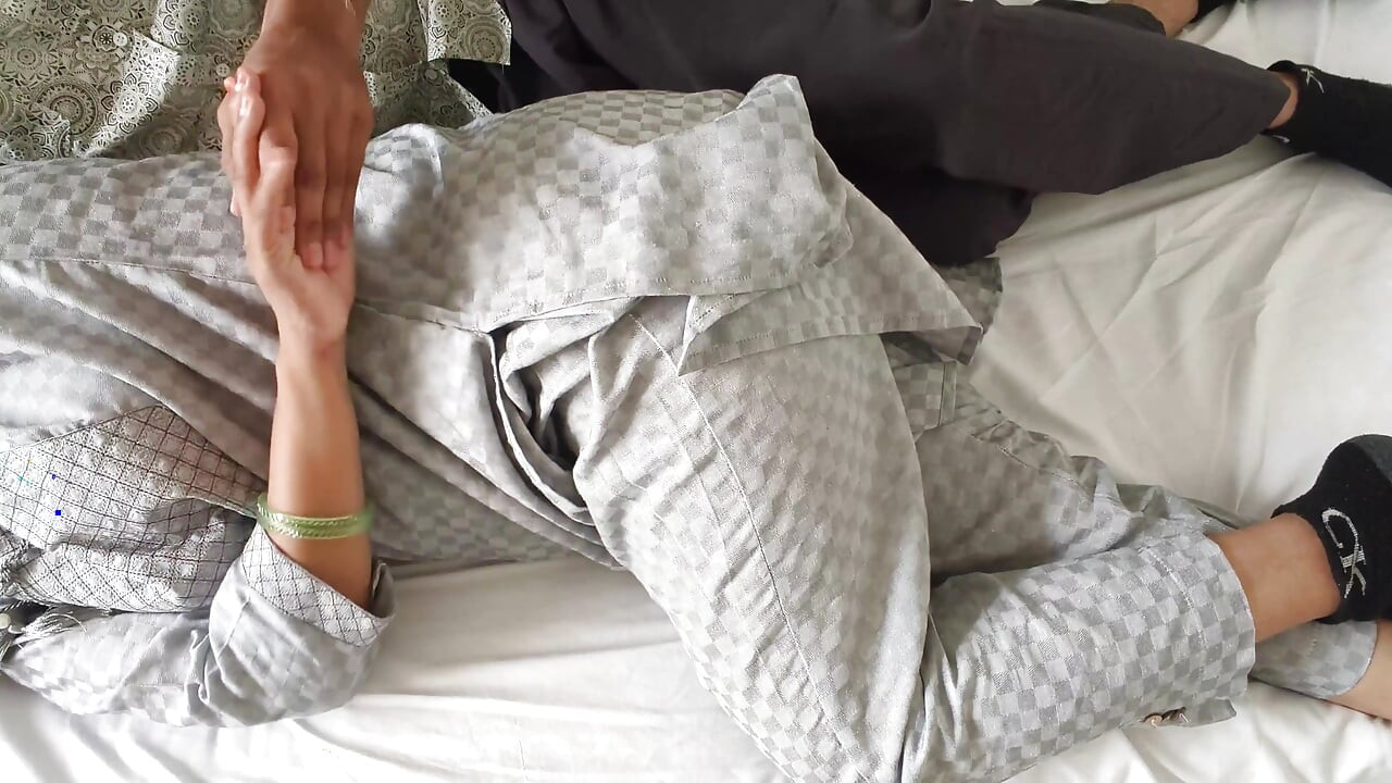 Desi Gaon gorąca, piękna seksowna cipka przyrodniej siostry XXX, Desi Indian Village Słodka cipka dziewczyny Hindi Fuck XXX