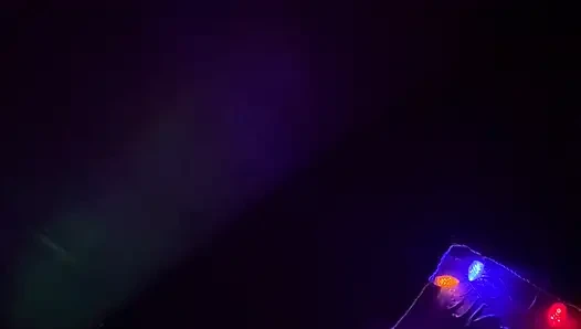 Alt kız pembe oyuncakla kendini tatmin ediyor