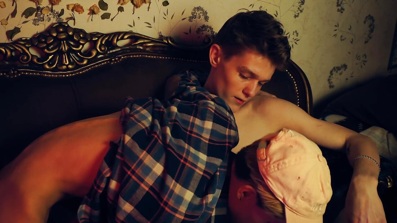 Erkek arkadaşım güzel ve nazik bir sikiş istiyor