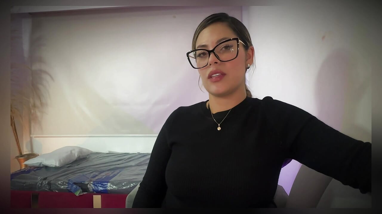 I fuck sexy and prudish psychologist in her office in the middle of a session