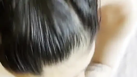 Миниатюрная шлюшка Св. Макиавелли получает большую порцию спермы в ее рот