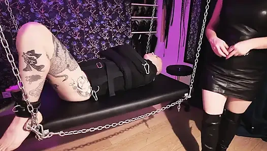 İlk teslimiyet: bir itaatkarın korkusu kontrolüm altında güvenle buluşuyor - esaret, şehvetli güç alışverişi