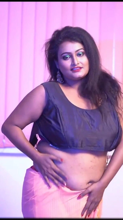 时装节 - 穿着华丽纱丽服的印度美女 |剪辑 1