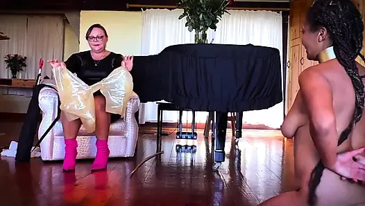 Dominatrix sahibe april rosies wurst eğitimi