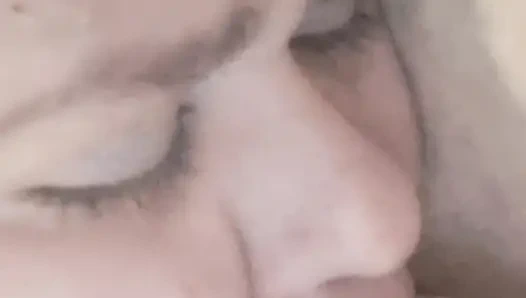 Не прекращай сосать!