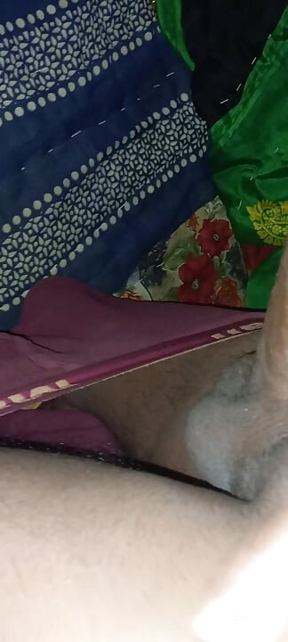 Indian bhabhi ki yaad me mastervation ! Desi boy mastervation