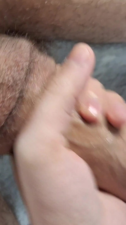 "Adamımın yarağını sıvazladim ve ateşli boşalıyor" den güçlü an