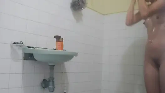 Oil massage in the bath