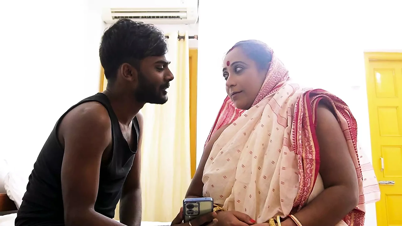 GRANDMOTHER AND GRANDSON HARDCORE CHUDAI KA MASTI, BENGALI FUN TALKING AND CLEAR AUDIO