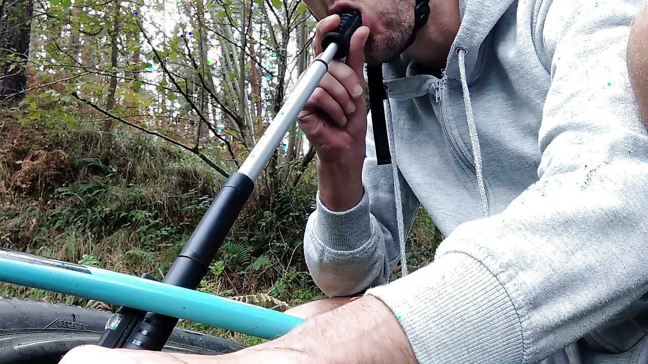 My Bicycle Wheel Punctured and I Ended up Giving the Inflator a Great Blowjob! Stranger Saw Me
