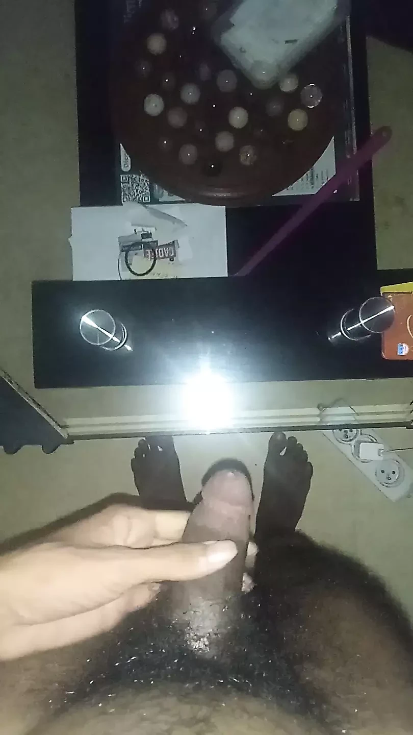 吉姆在桌子上爆炸了一大片