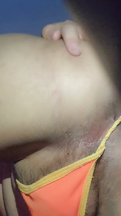 ट्रांस GF सेक्सी लिंगेरी पहनकर नाच रही है