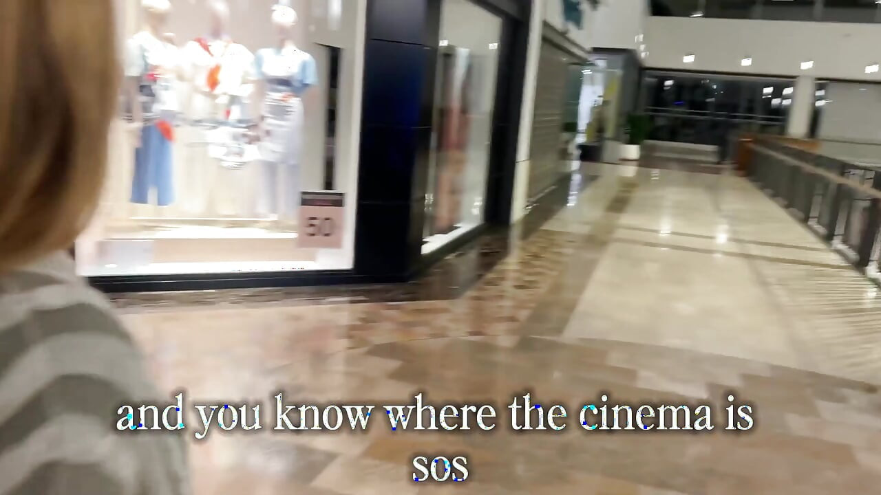 Ensimmäinen tapaaminen elokuvateatterissa johti seksiin blondin kanssa, jolla oli iso perse ja siemensyöksy sisällä