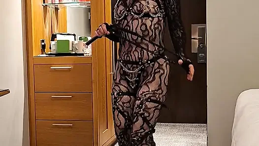 Горячая милфа наслаждается своим дилдо