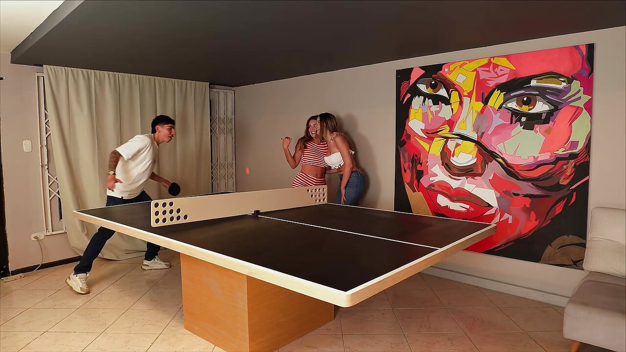 Middagje Pinpong Met Sara Blonde Eindigt Met Trio, Terwijl Mijn Vriend Er Niet Is