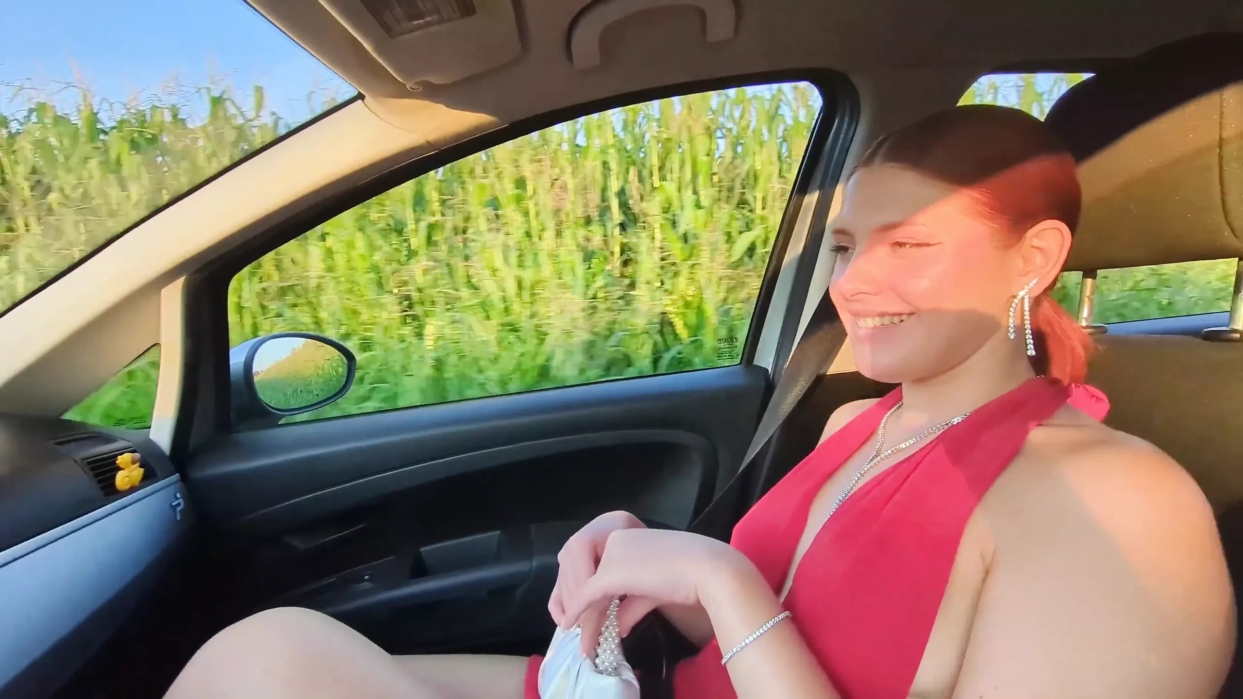 Punto di vista: Dopo un appuntamento mi faccio scopare così duramente all'aperto, sesso in auto (amatoriale italiano)
