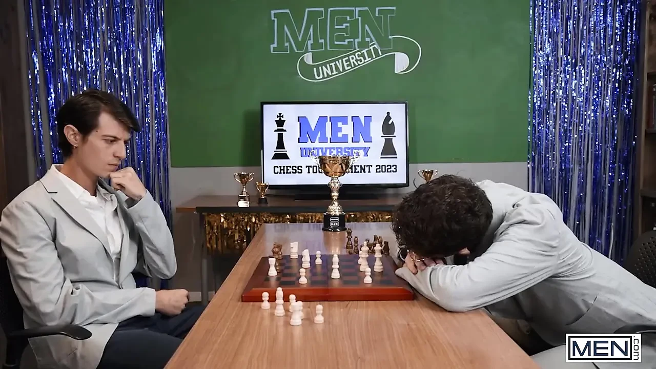 MEN - Troye dean Luke connors ke lnd ko choosti aur savari karti hai, phir bhap se bhare charmotkarsh ke lie lnd hilati hai
