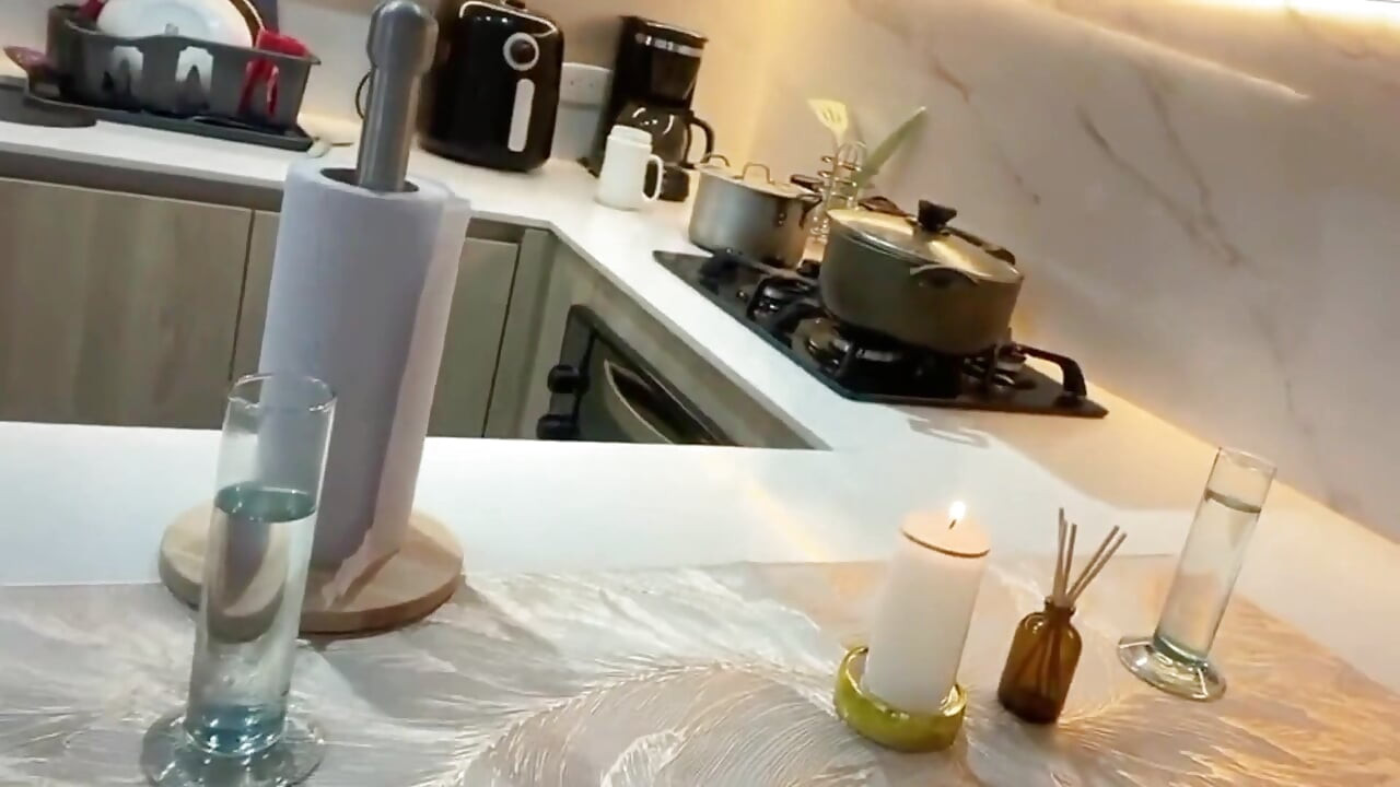 Ich bin allein in meinem Haus, Liebling, wen kommst du, um mich zu ficken?