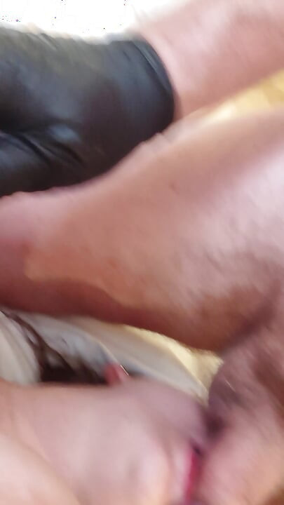 दो बॉस अपनी सेक्रेटरी को जोर से चोदते हैं