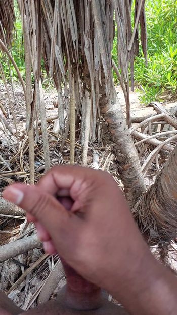 Szarpanie na publicznej plaży nago nudystów Srilanka krąży syngaleskiego chłopca
