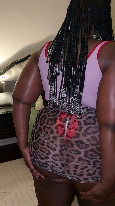 Black African MILF shakes her big fat ass