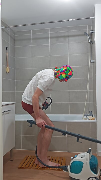 Kończę parowe czyszczenie wanny (odcinek 3)