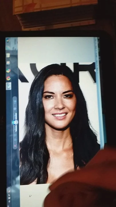 Olivia munn. sborrata omaggio