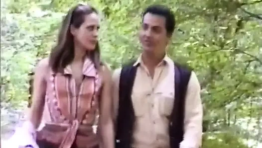 Erkek delisi bir burjuva kadın parkta bir yabancı tarafından sikiliyor!