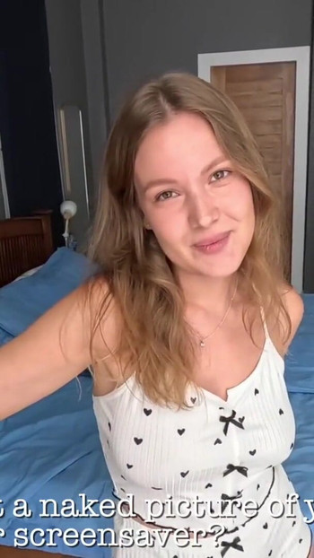 خانت زوجتي مع جارتي الجديدة. نائب الرئيس على مؤخرتها الضخمة | مقطع 1