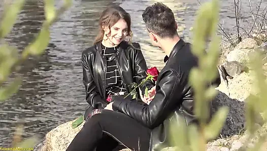 Saf genç kızın ilk anal deneyimi