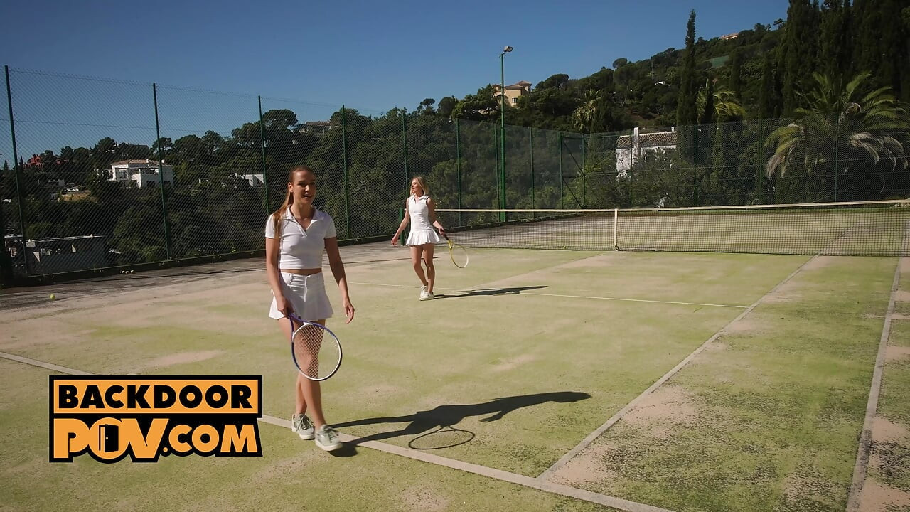 Alexis Crystal và Angelika Grays chia sẻ con cu sau khi chơi tennis