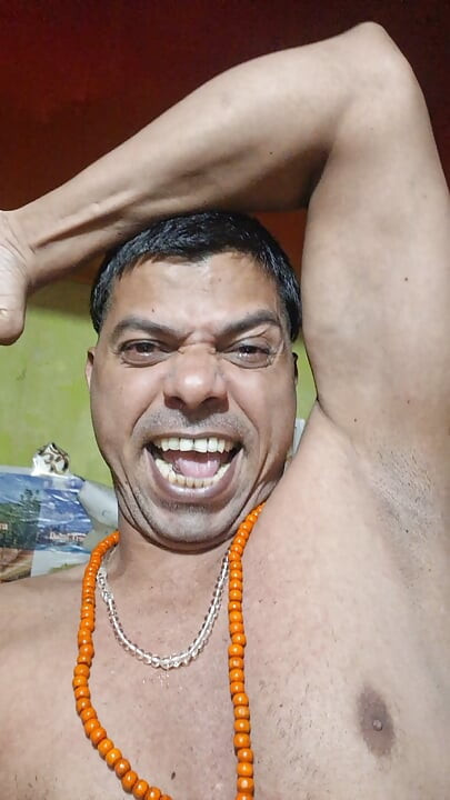 Είμαι 41 χρονών και λατρεύω τις όμορφες λευκές κυρίες με χαρούμενο σεξ