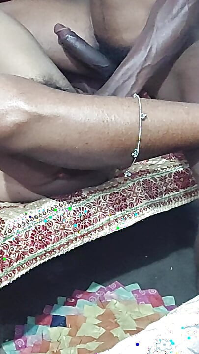 Astaniy desi bhabi apne boyfered ke sat apne rum ke andar apne boyfered ko bula kar