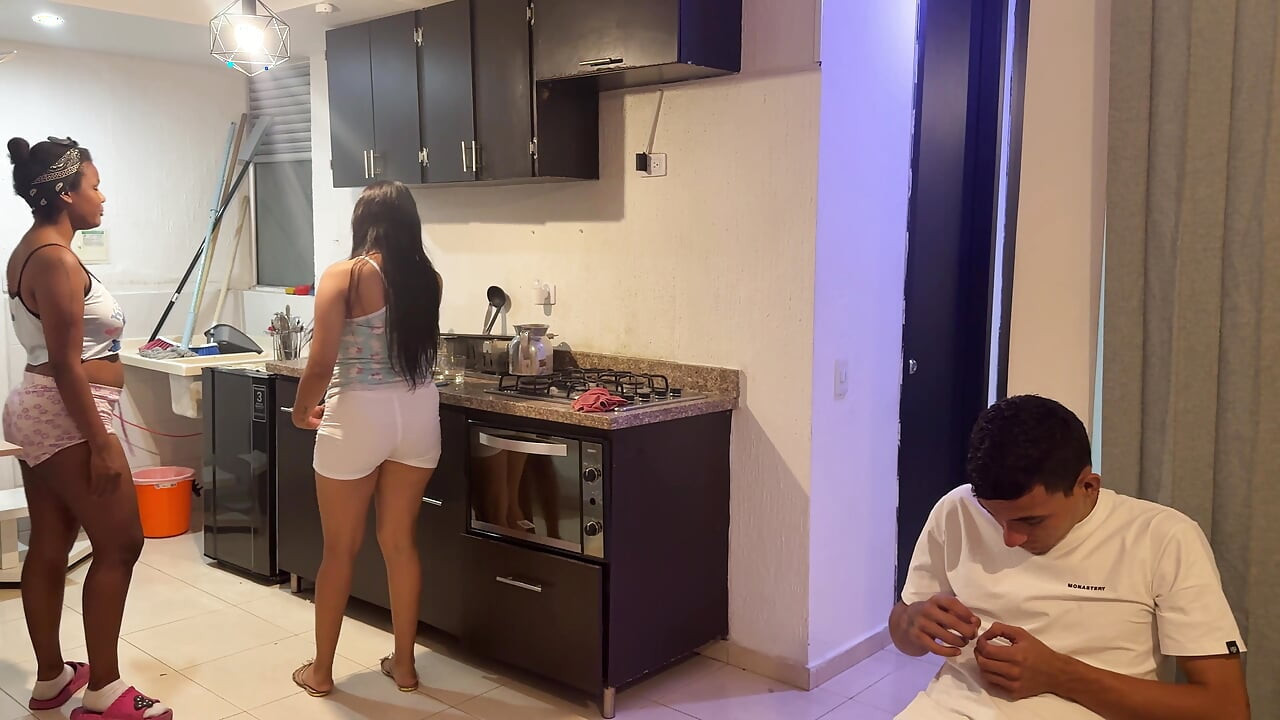 내 여친의 오쟁이 진 남편의 휴식 동안 나는 그녀의 가장 친한 친구와 하드 섹스하는 환상을 충족